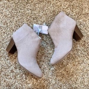 Old Navy Taupe Faux Suede Stacked Block Heeled Ankle Boot Size 9
